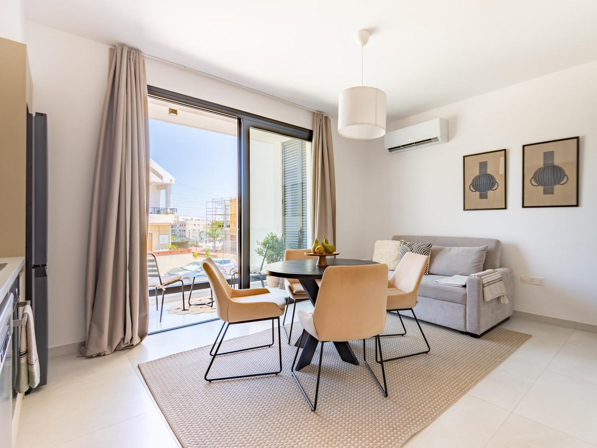 Sanders Only Limassol Quarto foto